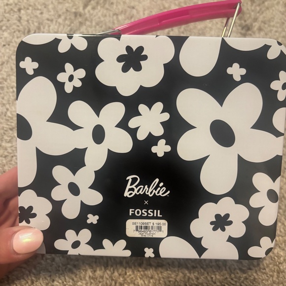 Barbie Fossil Tin Lunchbox (with Free Barbie Notebook) - Picture 3 of 6